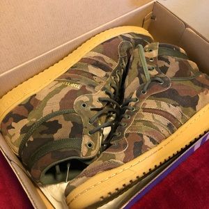 Adidas camouflage TopTen Hightops
